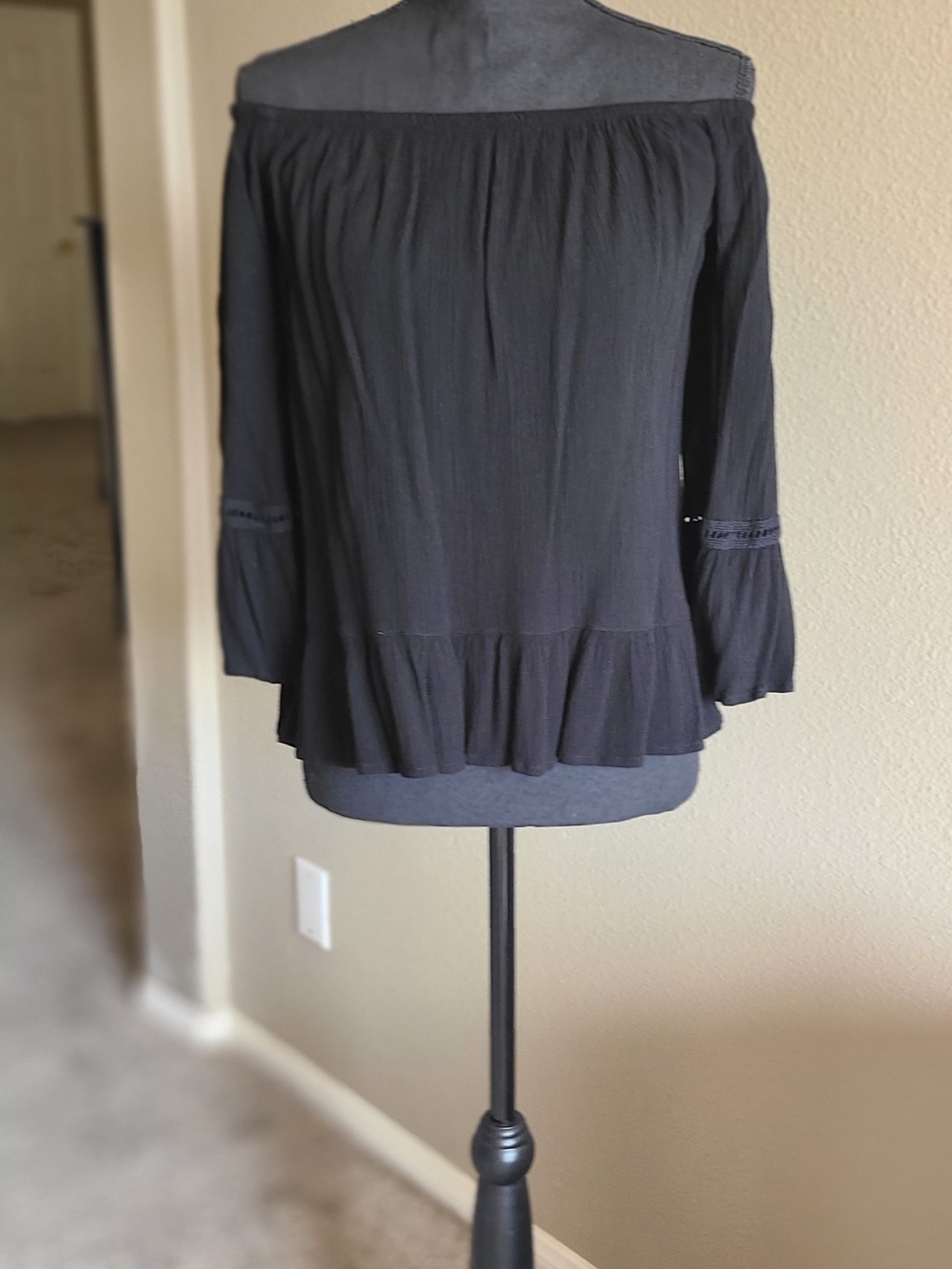 Source Unknown Black Off-Shoulder Ruffle Hem Blouse